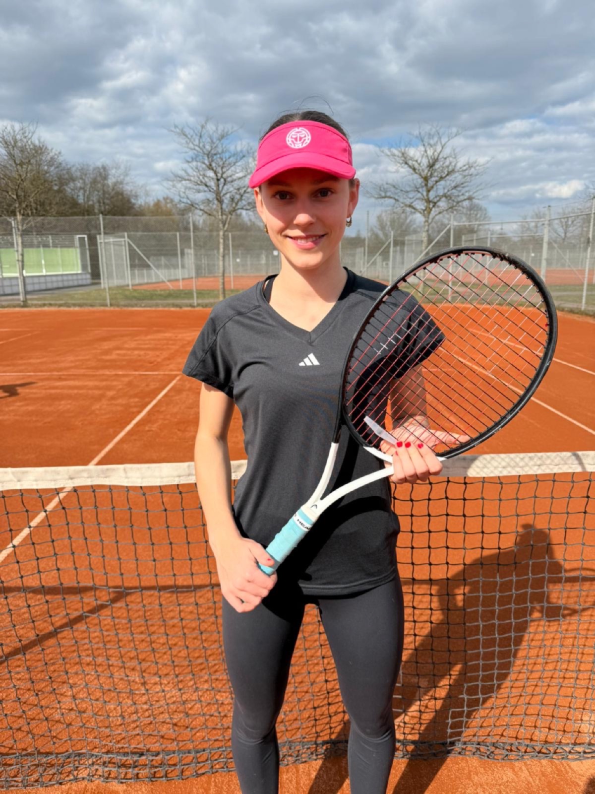 Chiara Diepold auf dem Tennisplatz
