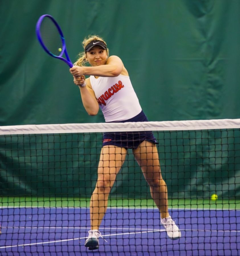 Nelly Knezkova auf dem Tennisplatz