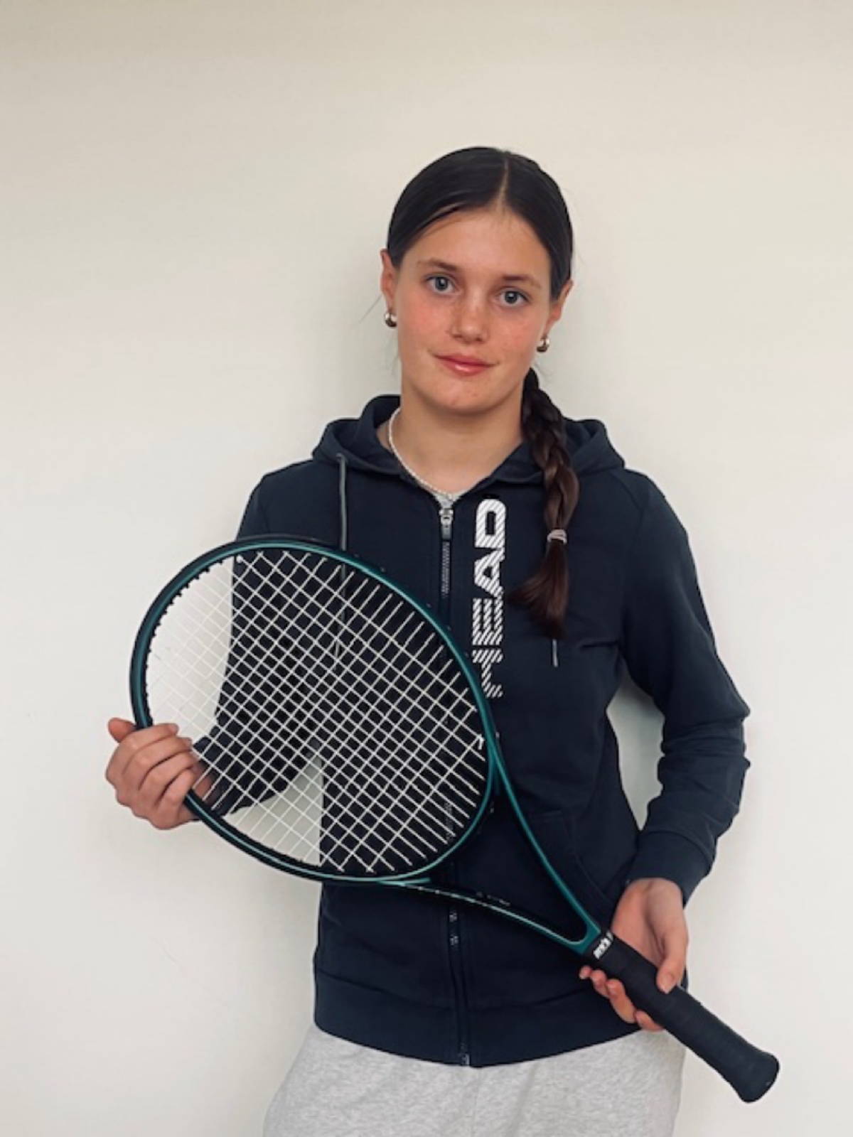 Emma Heilgemair auf dem Tennisplatz