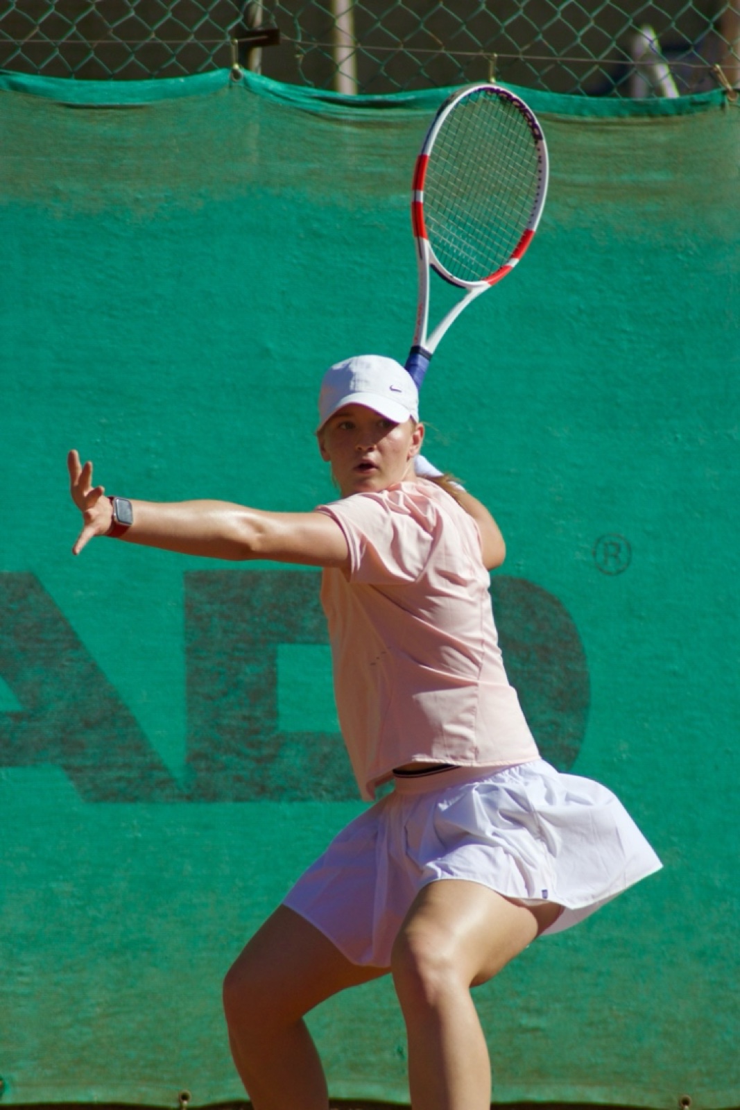 Sarah Dietrich auf dem Tennisplatz
