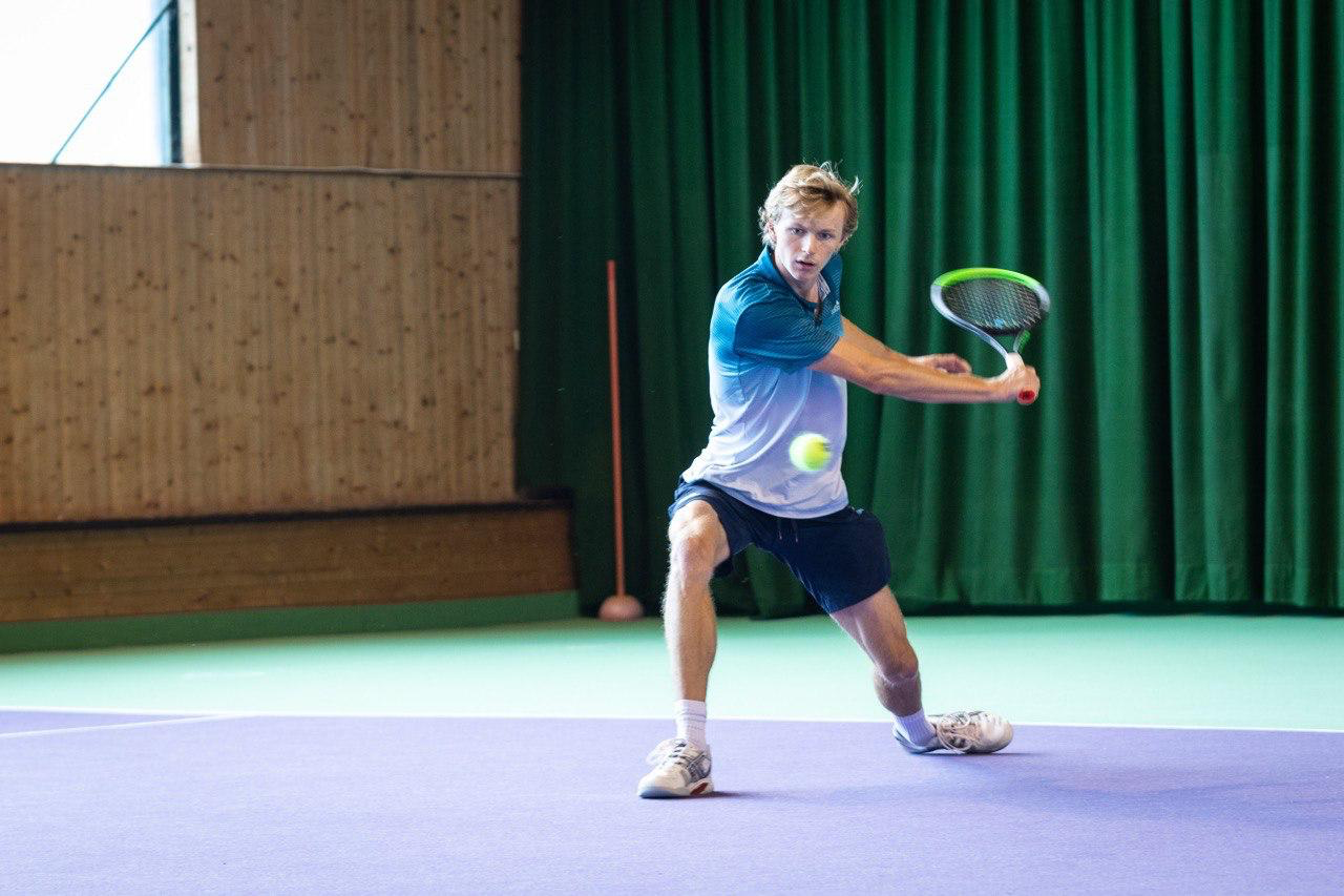 Felix Prem auf dem Tennisplatz
