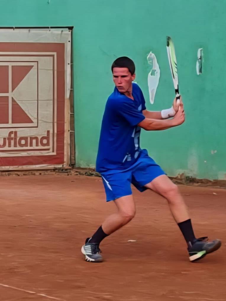 Leon Wunderlich auf dem Tennisplatz