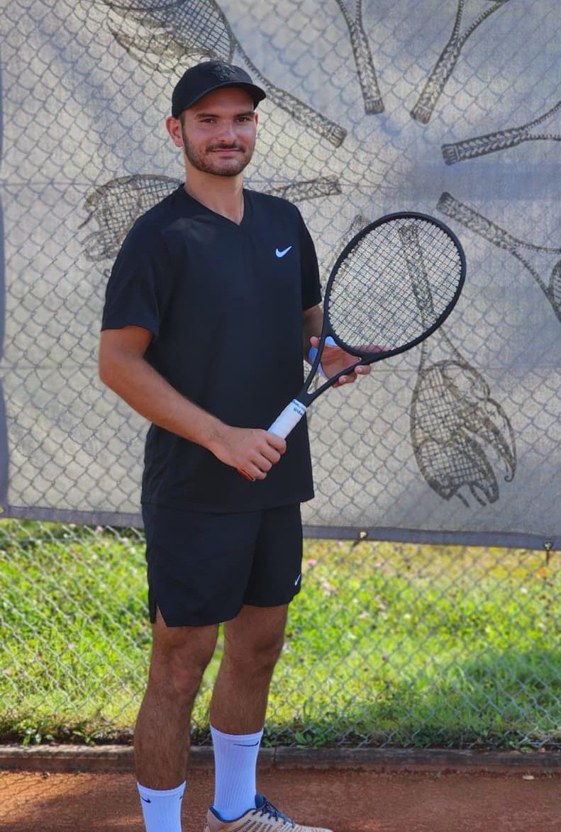Thomas Hansl auf dem Tennisplatz